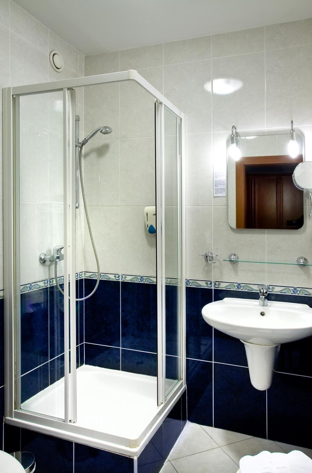 Hotel Kalvaria Superior Gyor Bagian luar foto